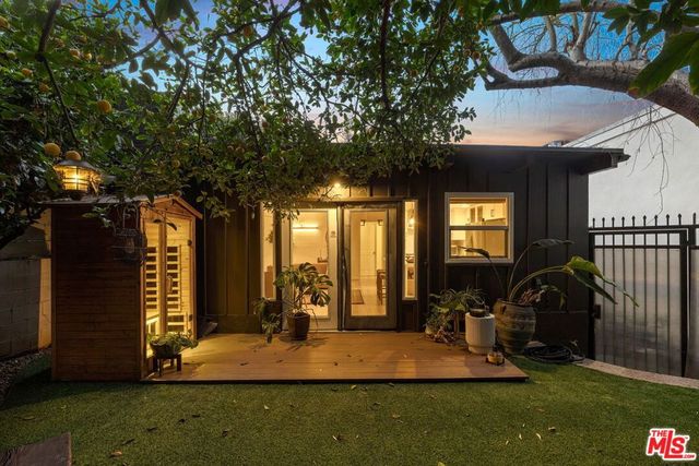 8522 Walnut Drive, Los Angeles, CA 90046