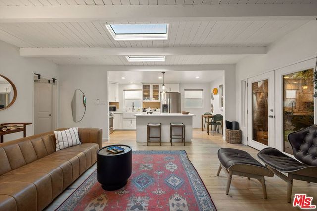 8522 Walnut Drive, Los Angeles, CA 90046