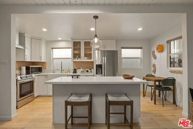 8522 Walnut Drive, Los Angeles, CA 90046