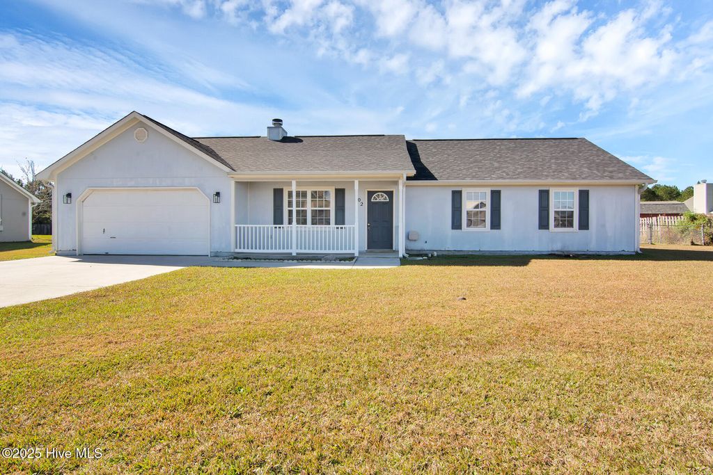 402 Sumrell Way, Hubert, NC 28539