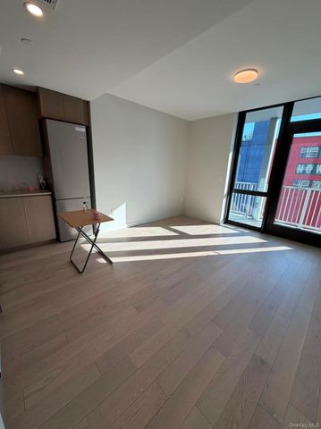 131-02B 40th Road 7R, Flushing, NY 11354