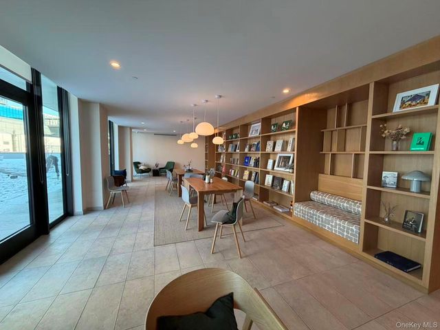 131-02B 40th Road 7R, Flushing, NY 11354