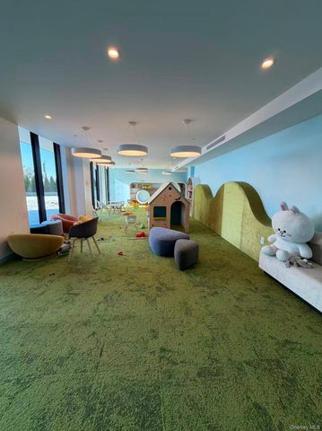 131-02B 40th Road 7R, Flushing, NY 11354