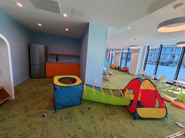 131-02B 40th Road 7R, Flushing, NY 11354