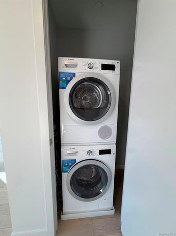 131-02B 40th Road 7R, Flushing, NY 11354