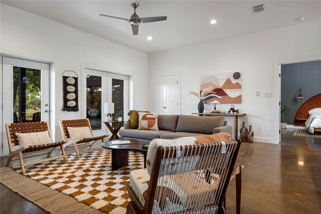 849 W Live Oak ST, Fredericksburg, TX 78624