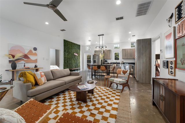 849 W Live Oak ST, Fredericksburg, TX 78624