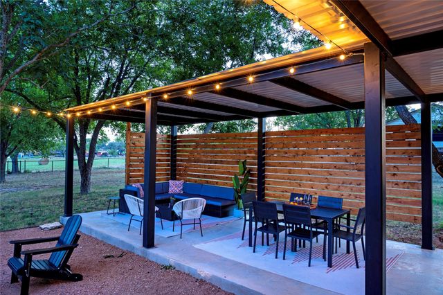 849 W Live Oak ST, Fredericksburg, TX 78624