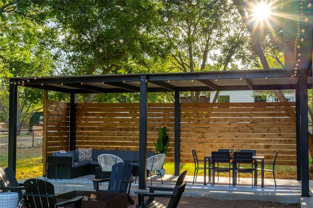 849 W Live Oak ST, Fredericksburg, TX 78624