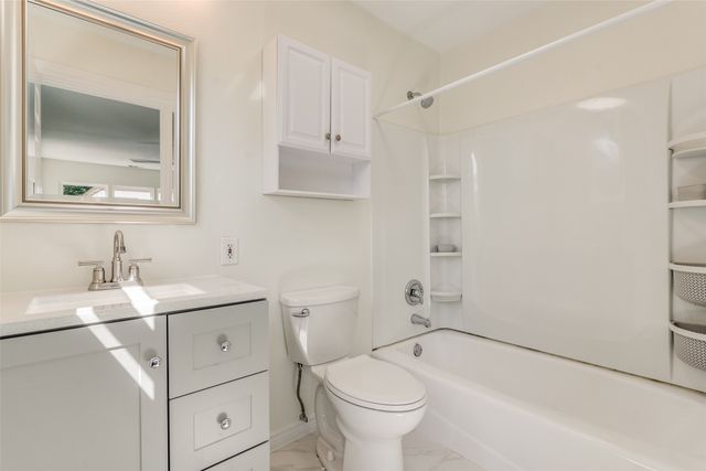 5042 W University Boulevard, Dallas, TX 75209