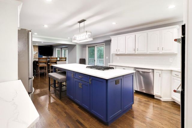 4010 Terry Avenue, Crystal Lake, IL 60014