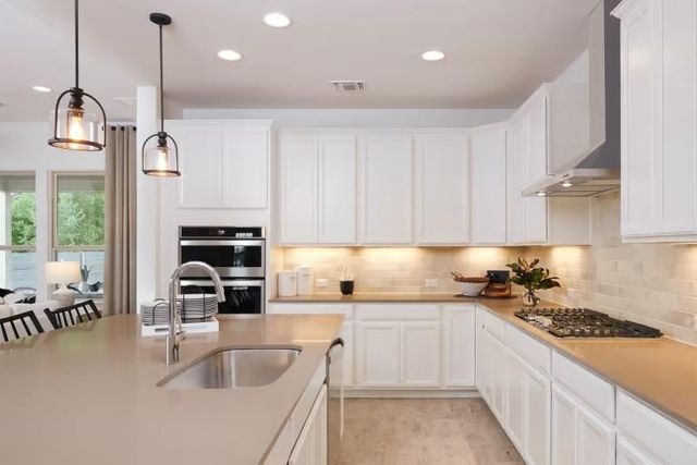 6421 Apache Plum LN, Spicewood, TX 78669