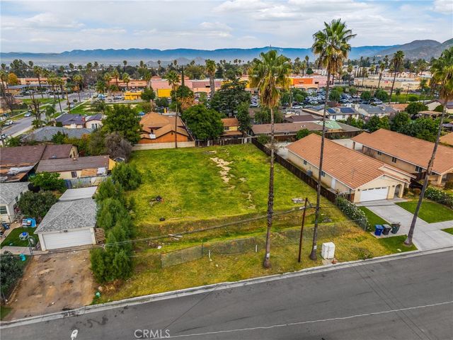 1871 10th, Riverside, CA 92507