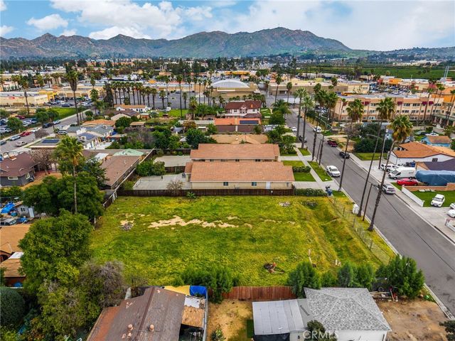 1871 10th, Riverside, CA 92507