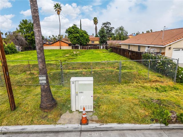 1871 10th, Riverside, CA 92507