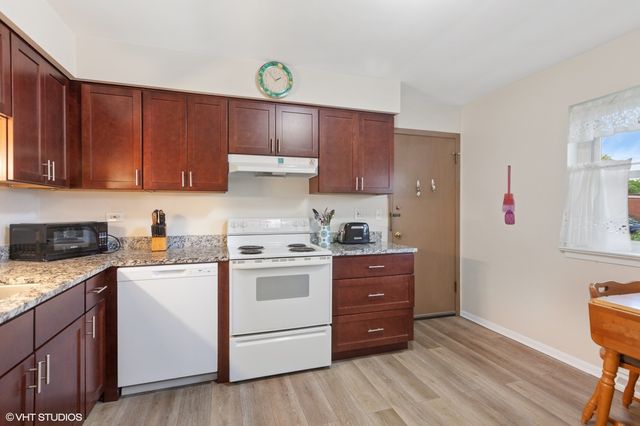 10720 W Cermak Road, Westchester, IL 60154