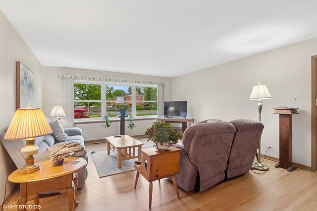 10720 W Cermak Road, Westchester, IL 60154