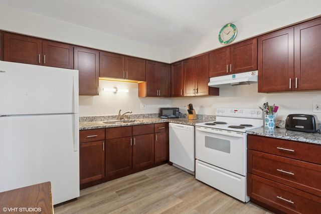 10720 W Cermak Road, Westchester, IL 60154