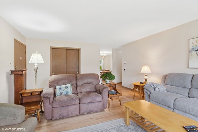 10720 W Cermak Road, Westchester, IL 60154