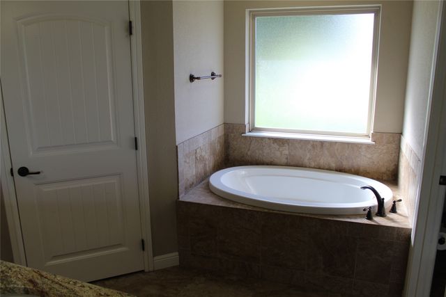 9204 Parkview Circle, Tolar, TX 76476