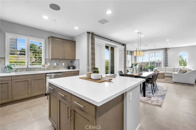 101 Alder Ridge, Lake Forest, CA 92610