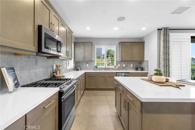 101 Alder Ridge, Lake Forest, CA 92610