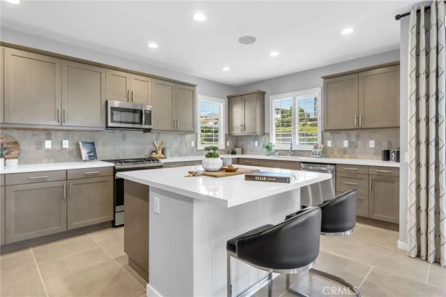 101 Alder Ridge, Lake Forest, CA 92610