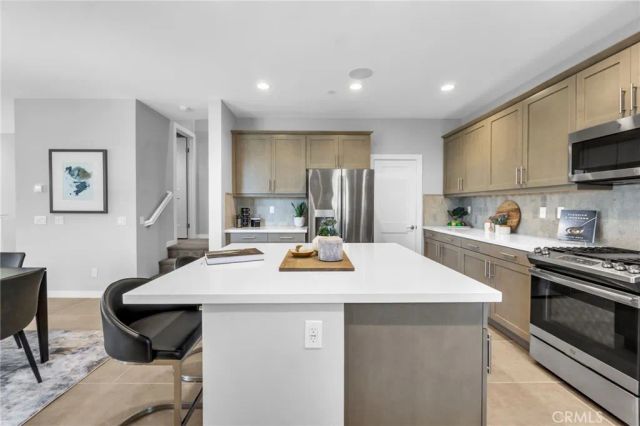 101 Alder Ridge, Lake Forest, CA 92610