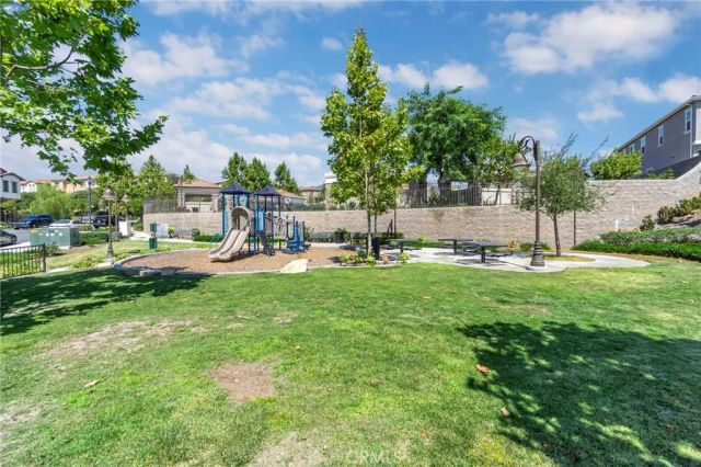 101 Alder Ridge, Lake Forest, CA 92610