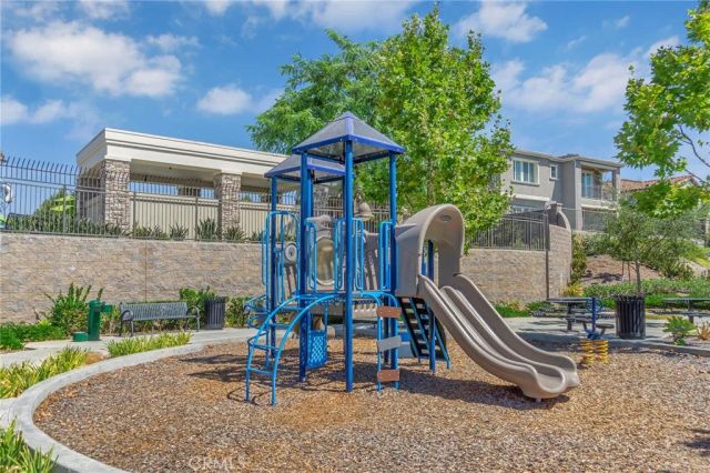 101 Alder Ridge, Lake Forest, CA 92610