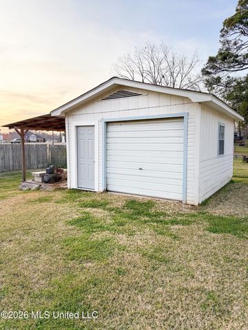 104 Catalpa Drive, Natchez, MS 39120