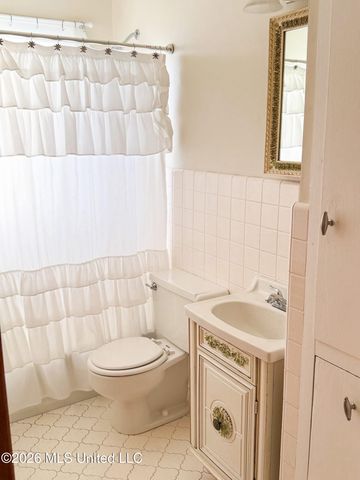 104 Catalpa Drive, Natchez, MS 39120