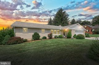 801 CAPE HORN RD, York, PA 17402