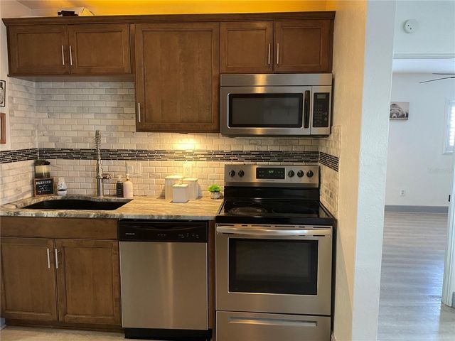 2829 21ST STREET N, St Petersburg, FL 33713