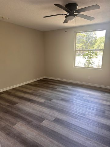 305 E Nelson Street, Bowie, TX 76230