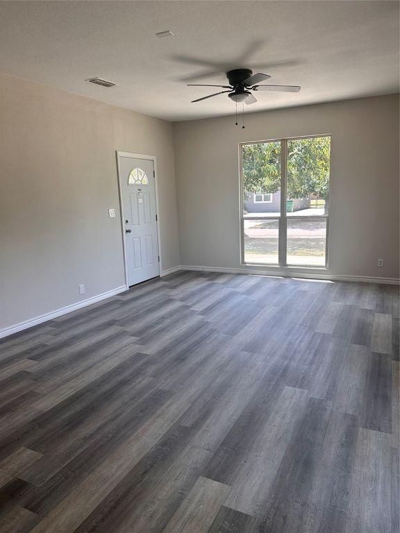 305 E Nelson Street, Bowie, TX 76230