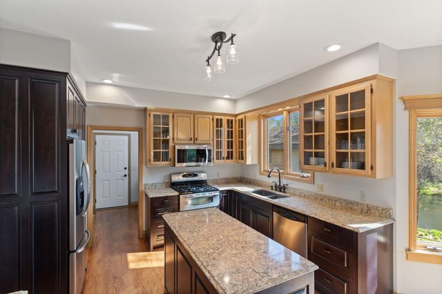 17718 Kingsway Path, Lakeville, MN 55044