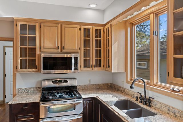 17718 Kingsway Path, Lakeville, MN 55044