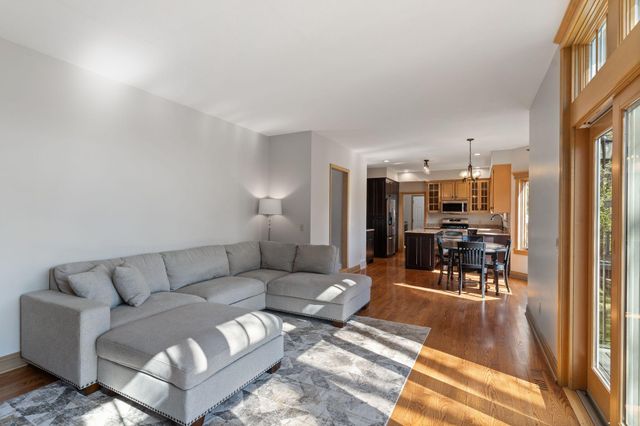 17718 Kingsway Path, Lakeville, MN 55044