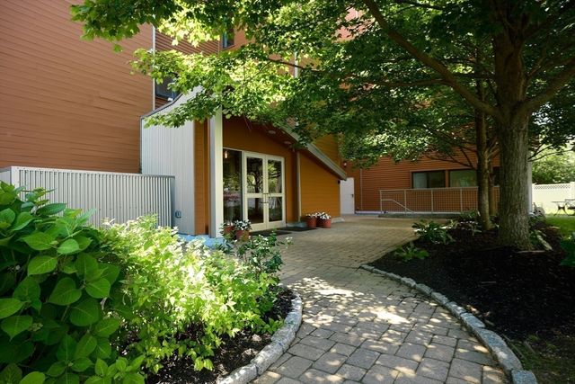 24 Bay State Rd 7, Cambridge, MA 02138