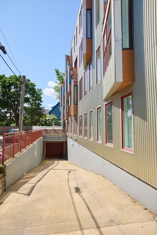 24 Bay State Rd 7, Cambridge, MA 02138