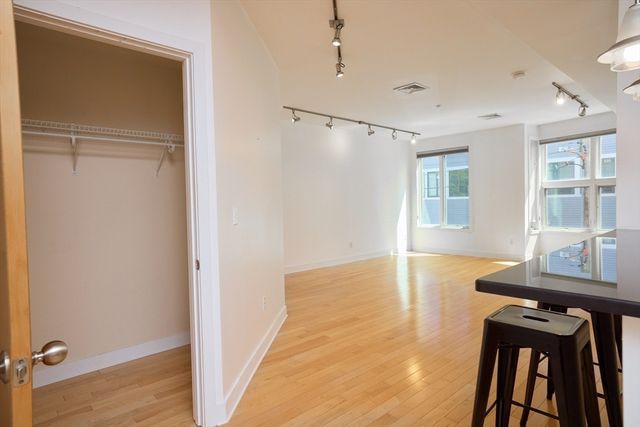 24 Bay State Rd 7, Cambridge, MA 02138