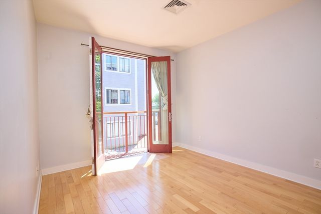 24 Bay State Rd 7, Cambridge, MA 02138