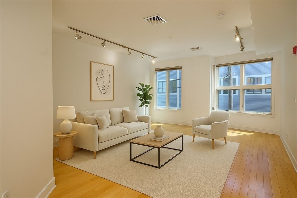 24 Bay State Rd 7, Cambridge, MA 02138