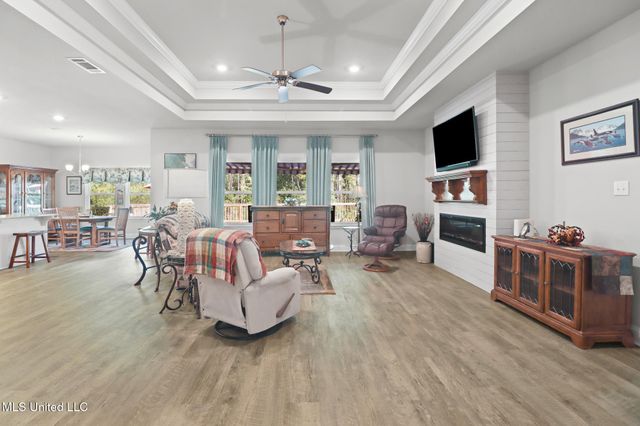 11209 Shorecrest Road, Biloxi, MS 39532
