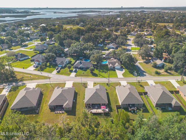 11209 Shorecrest Road, Biloxi, MS 39532
