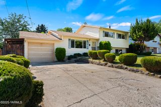 S 920 33rd Ave, Yakima, WA 98902