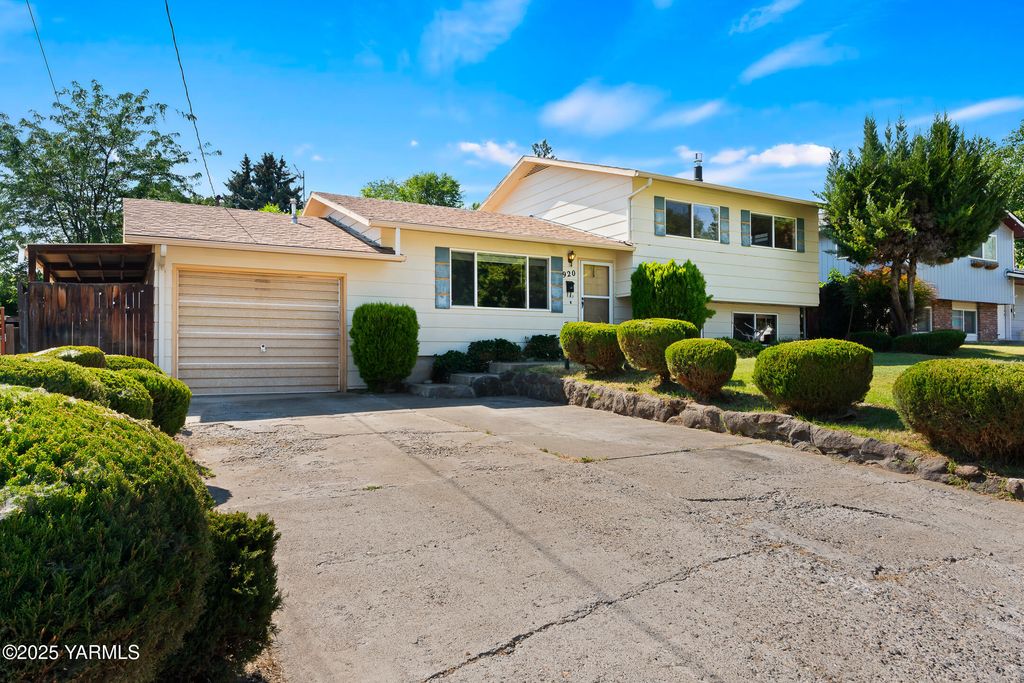S 920 33rd Ave, Yakima, WA 98902