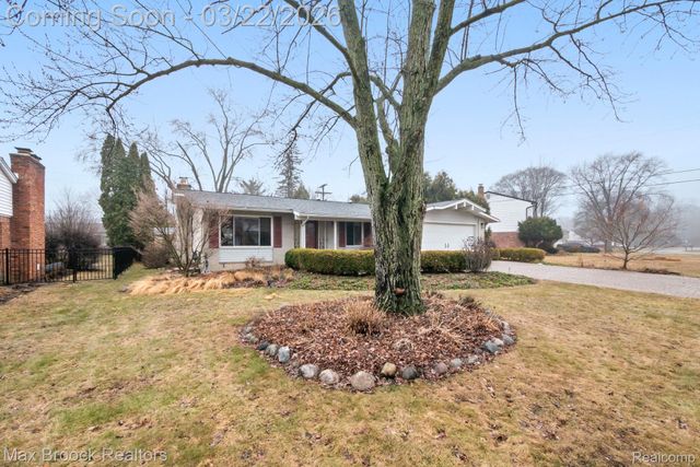 19771 Hickory Leaf Street, Southfield, MI 48076