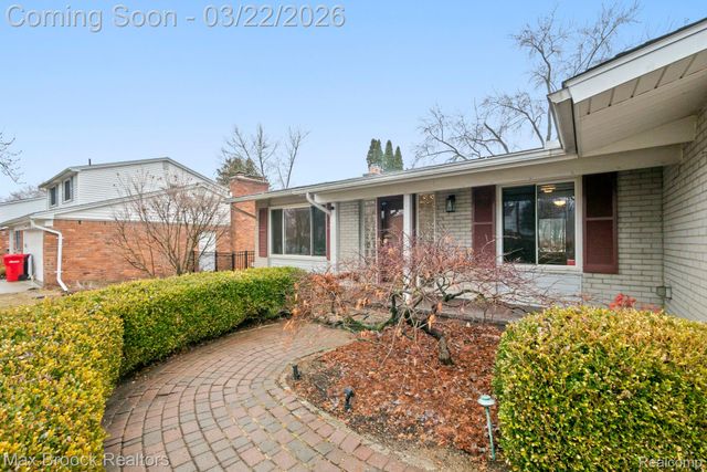 19771 Hickory Leaf Street, Southfield, MI 48076